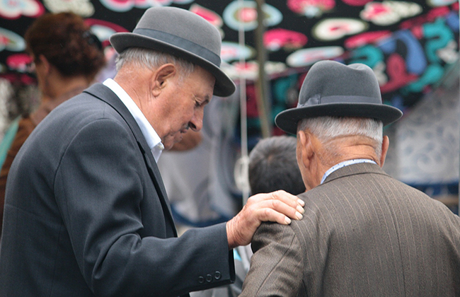 elders-praying